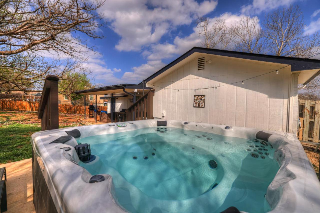 Bayer Guest Haus-Hot Tub And Fire Pit Villa Fredericksburg Exterior foto